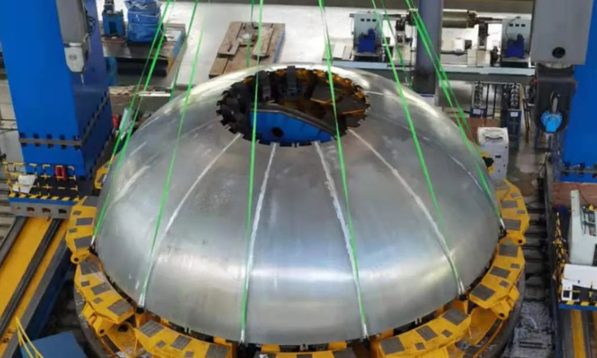 China's first 9.5-meter-diameter rocket tank bottom is rolled out in Wuhan, Central China’s Hubei Province, by research teams from the China Aerospace Science and Technology Corporation (CASC). Photo: China Space News