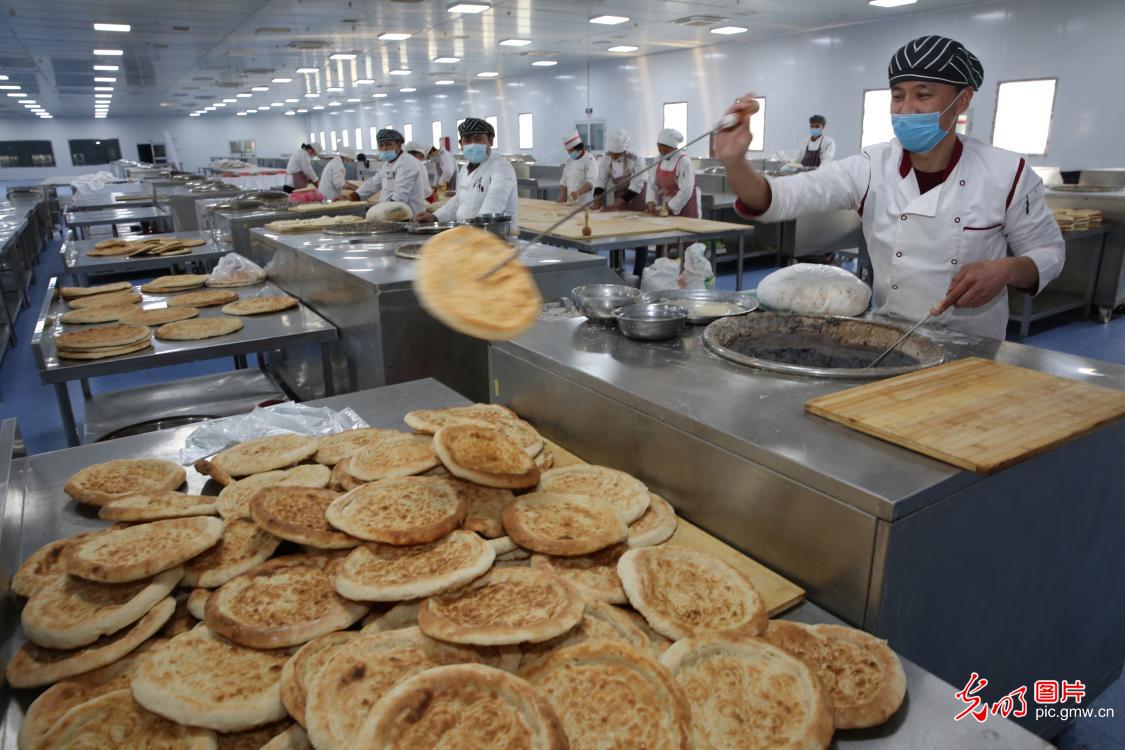 People making baked Nang in NW China's Xinjiang
