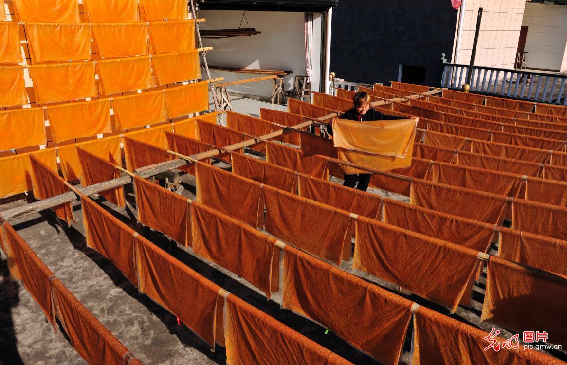 Family workshop of traditional handmade jujube peels in E China's Jiangxi Province